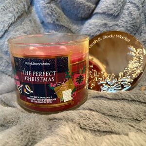 Bath & Body Works The Perfect Christmas Candle - Festive Red and Gold
